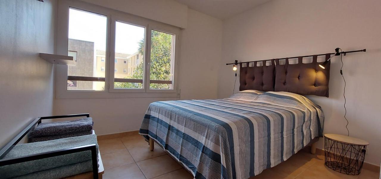 Grand T3 Lumineux Spacieux Propre, Tout Confort, Parking, Ascenseur, Emplacement Central Unique, Port-Commerces-Mer Et Plages A Pied, Location Du Samedi Au Samedi サナリー・シュル・メール エクステリア 写真